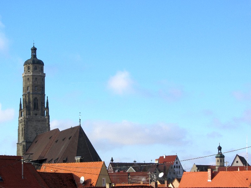 St. Georgskirche mit Rathausturm